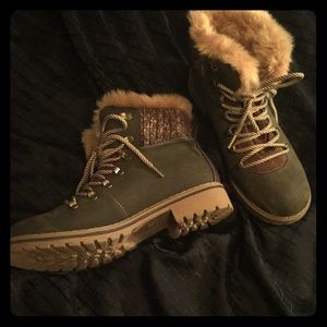 Olive green SM New York brand winter boots size 11